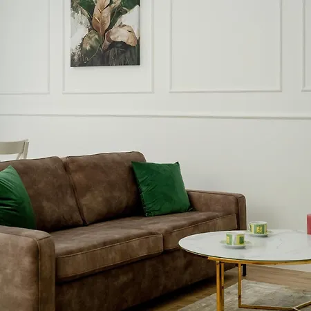 Apartment Jednosci Narodowej Stylowy By Renters