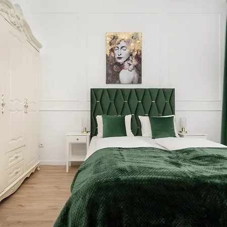 Jednosci Narodowej Stylowy By Renters Apartment *