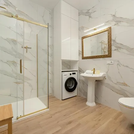 Apartment Jednosci Narodowej Stylowy By Renters