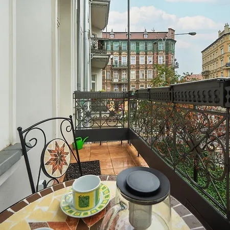 Jednosci Narodowej Stylowy By Renters Apartment