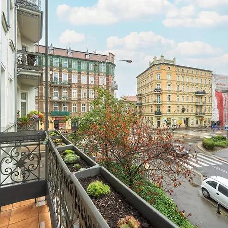 Apartment Jednosci Narodowej Stylowy By Renters *