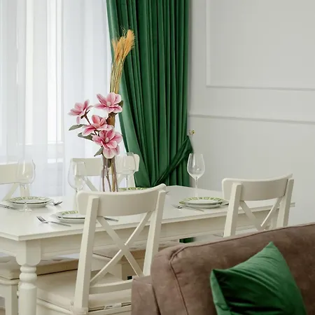 Jednosci Narodowej Stylowy By Renters Apartment *